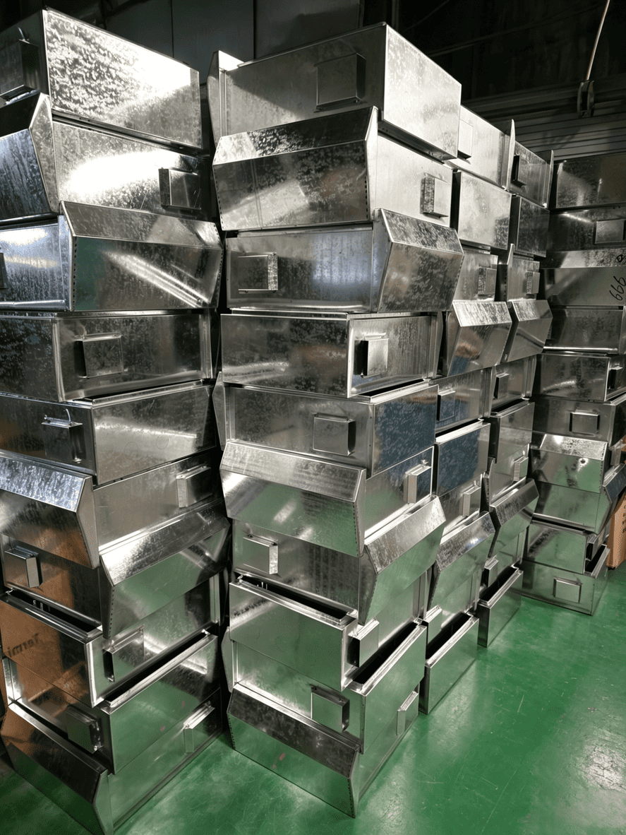 From Galvanized sheet to Finished Box: Real Photos of the Sheet metal Workshop of Ouyue Electric, revealing the assembly process of Stainless steel distribution Box before spraying